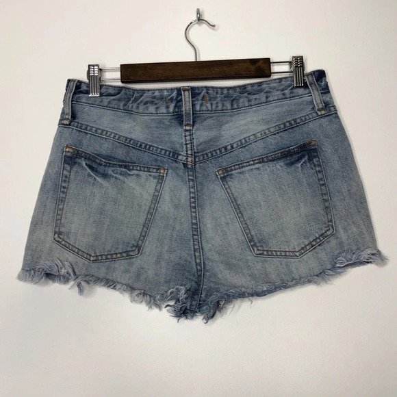 Free People Uptown High Rise Button Fly Frayed Hem Denim Shorts Size 30 - Picture 7 of 9